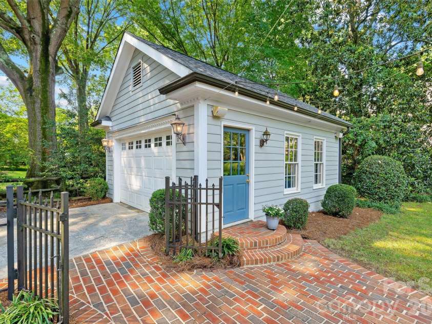 2501 Valencia Terrace, Charlotte, NC 28226.  MLS# CAR4406254, YatesRealty ID 40490. 