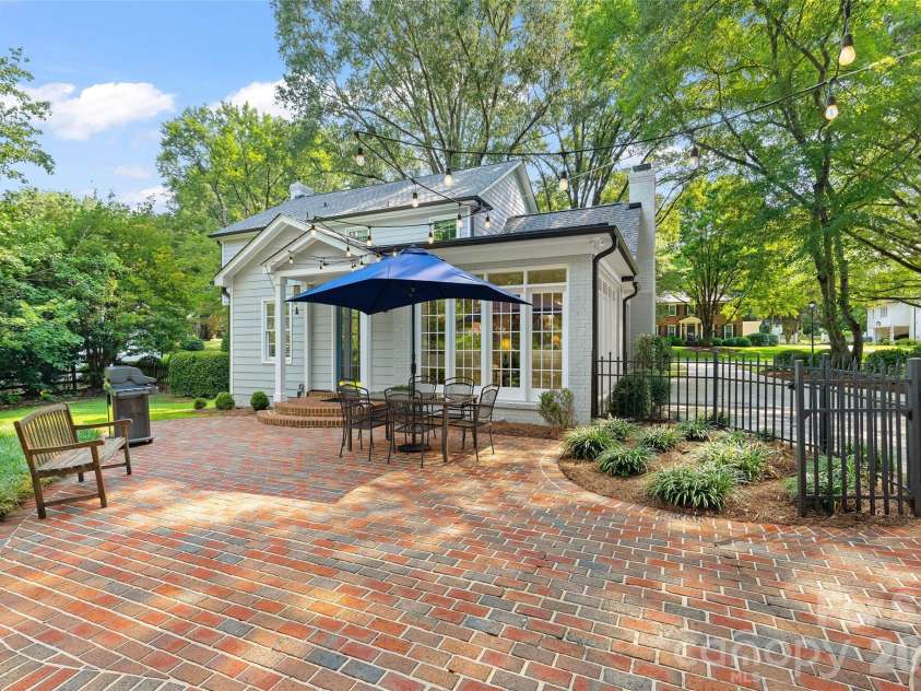 2501 Valencia Terrace, Charlotte, NC 28226.  MLS# CAR4406254, YatesRealty ID 40490. 