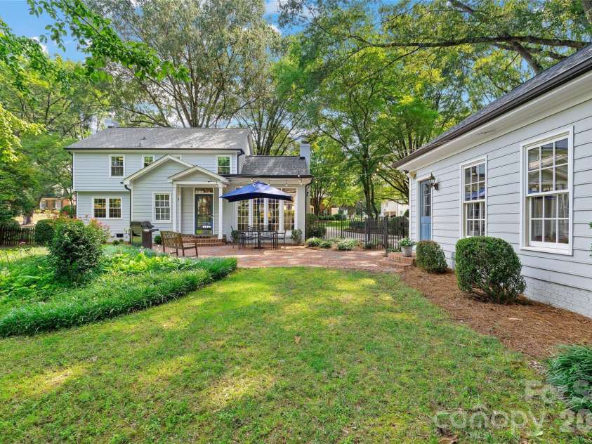 2501 Valencia Terrace, Charlotte, NC 28226.  MLS# CAR4406254, YatesRealty ID 40490. 
