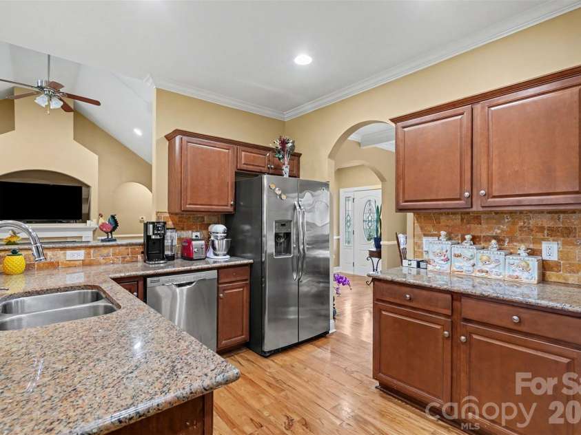 4574 Hunter Rhyne Road, Lincolnton, NC 28092.  MLS# CAR4398047, YatesRealty ID 40491. Kitchen