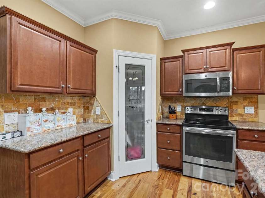 4574 Hunter Rhyne Road, Lincolnton, NC 28092.  MLS# CAR4398047, YatesRealty ID 40491. Kitchen