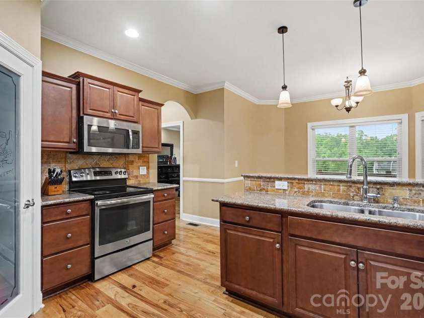 4574 Hunter Rhyne Road, Lincolnton, NC 28092.  MLS# CAR4398047, YatesRealty ID 40491. Kitchen