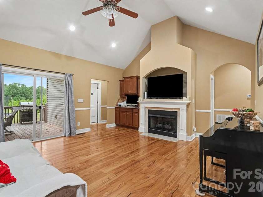4574 Hunter Rhyne Road, Lincolnton, NC 28092.  MLS# CAR4398047, YatesRealty ID 40491. Living room