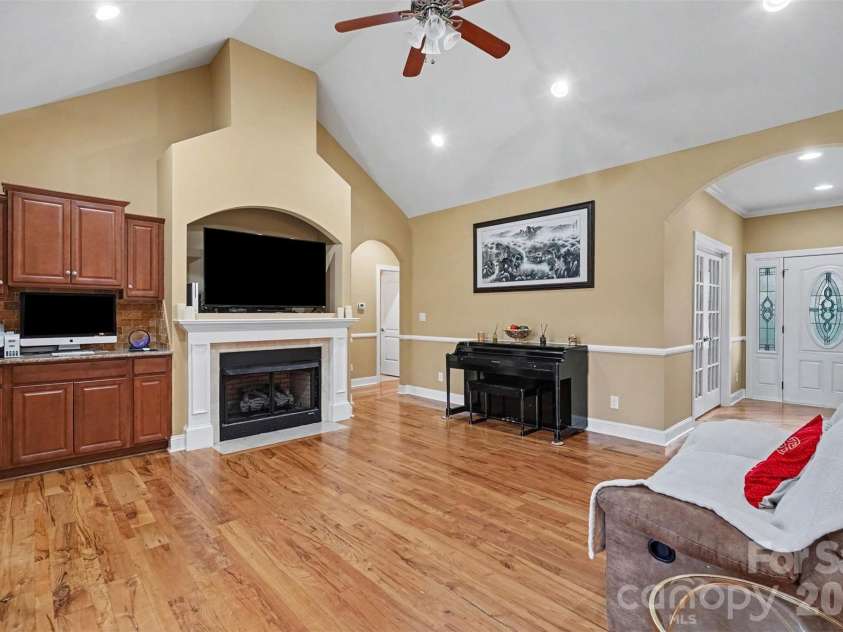 4574 Hunter Rhyne Road, Lincolnton, NC 28092.  MLS# CAR4398047, YatesRealty ID 40491. Living Room