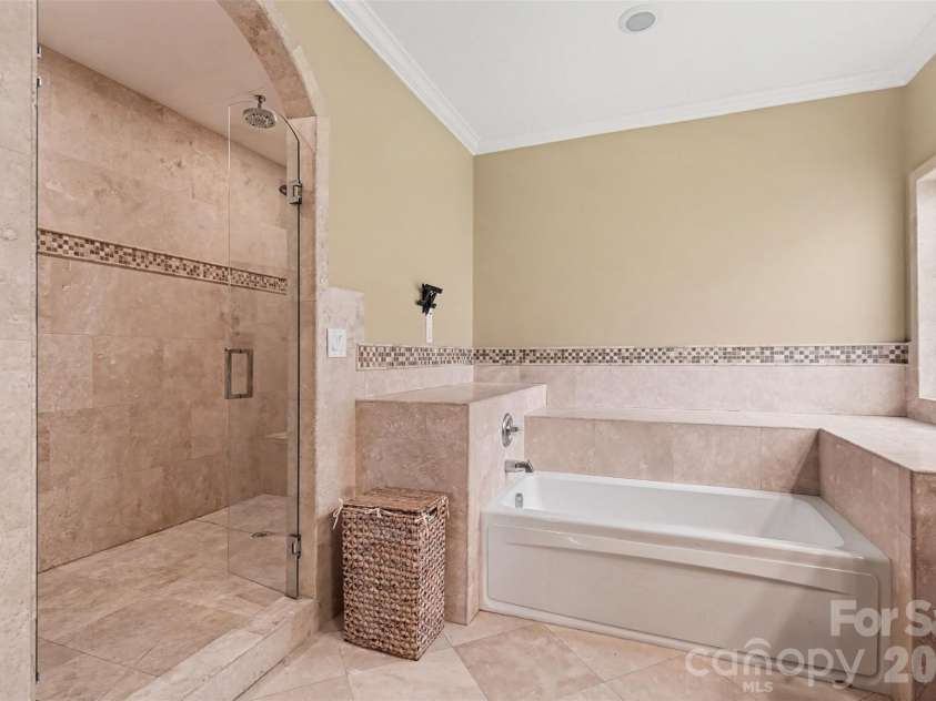 4574 Hunter Rhyne Road, Lincolnton, NC 28092.  MLS# CAR4398047, YatesRealty ID 40491. Primary Bath