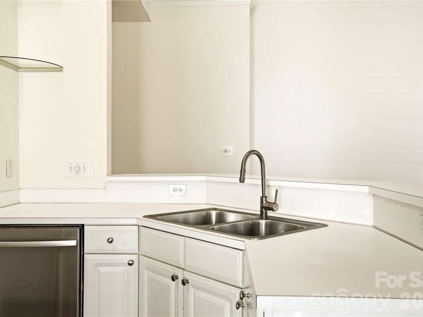 2604 Lamp Post Lane, Kannapolis, NC 28081.  MLS# CAR4406539, YatesRealty ID 40492. 
