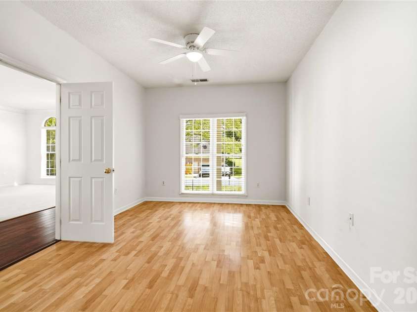 2604 Lamp Post Lane, Kannapolis, NC 28081.  MLS# CAR4406539, YatesRealty ID 40492. 