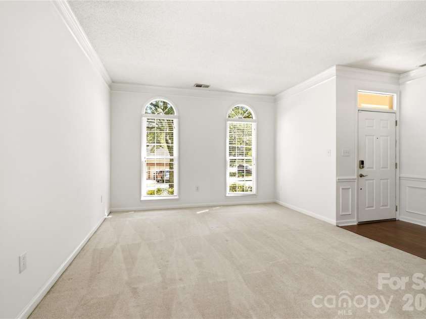 2604 Lamp Post Lane, Kannapolis, NC 28081.  MLS# CAR4406539, YatesRealty ID 40492. Front sitting room