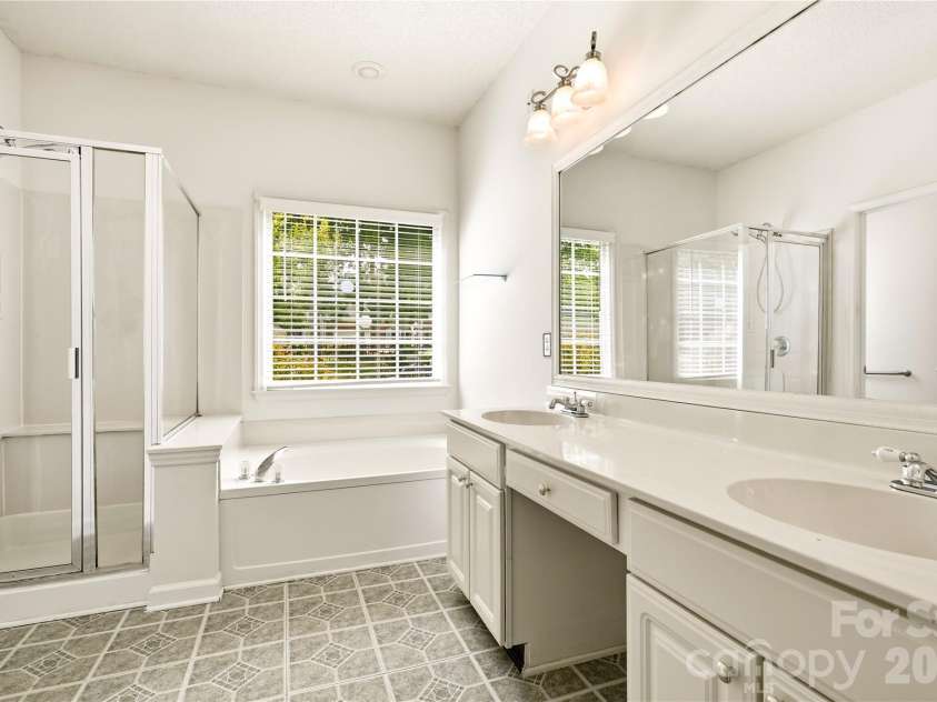 2604 Lamp Post Lane, Kannapolis, NC 28081.  MLS# CAR4406539, YatesRealty ID 40492. Primary Bathroom