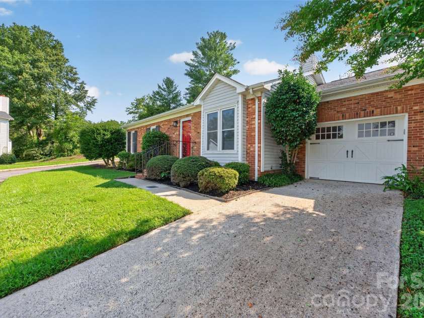 1326 Old Lenoir Road, Hickory, NC 28601.  MLS# CAR4409712, YatesRealty ID 40496. 