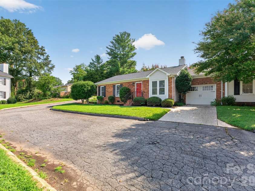 1326 Old Lenoir Road, Hickory, NC 28601.  MLS# CAR4409712, YatesRealty ID 40496. 