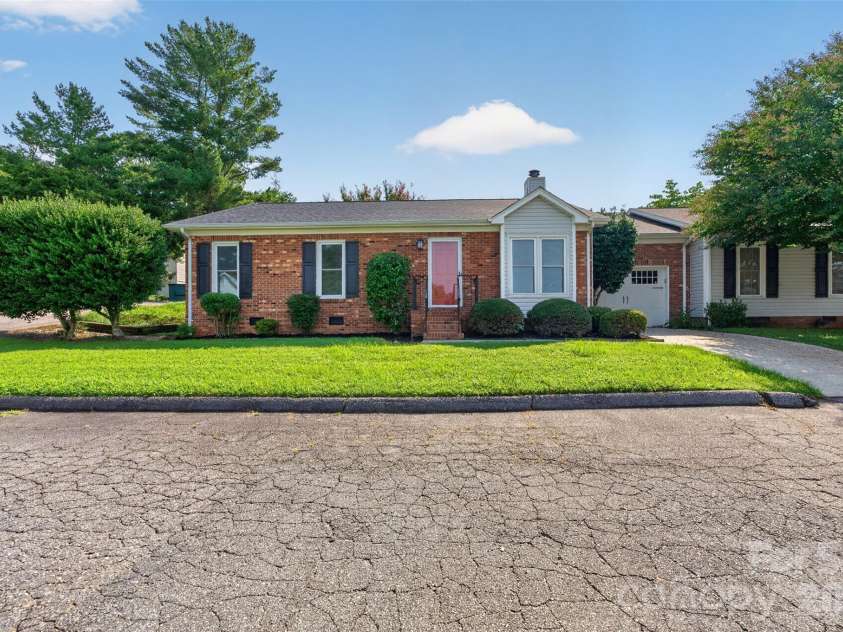 1326 Old Lenoir Road, Hickory, NC 28601.  MLS# CAR4409712, YatesRealty ID 40496. 