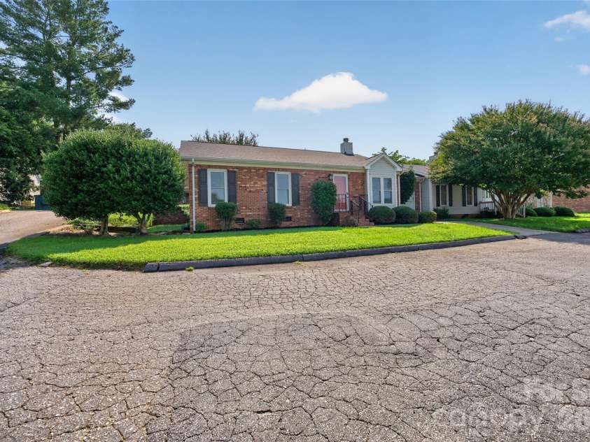 1326 Old Lenoir Road, Hickory, NC 28601.  MLS# CAR4409712, YatesRealty ID 40496. 