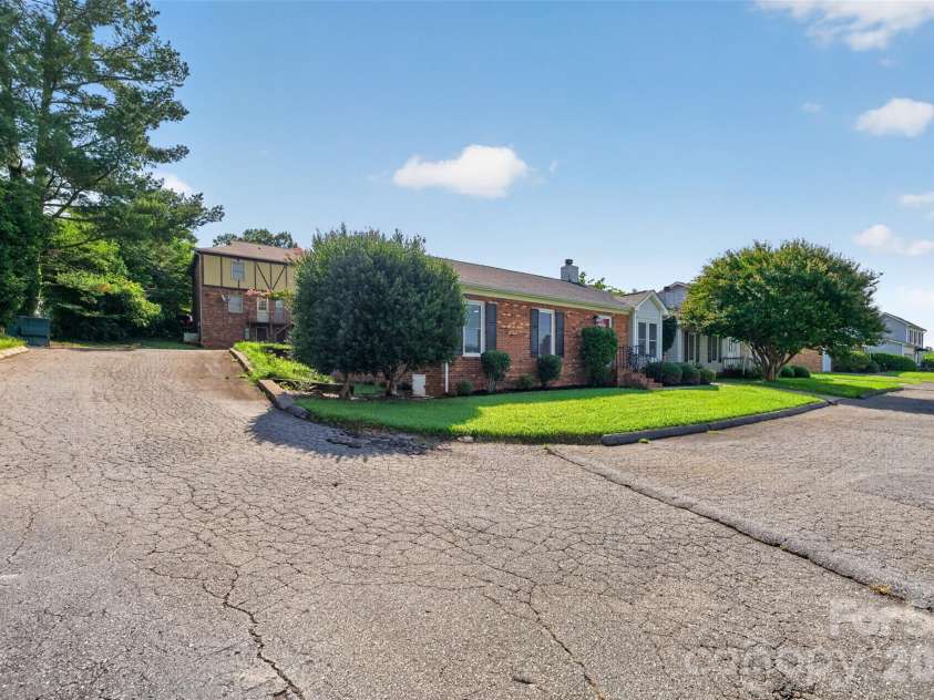 1326 Old Lenoir Road, Hickory, NC 28601.  MLS# CAR4409712, YatesRealty ID 40496. 