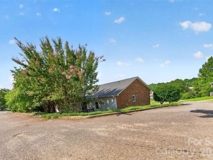 1326 Old Lenoir Road, Hickory, NC 28601.  MLS# CAR4409712, YatesRealty ID 40496. 