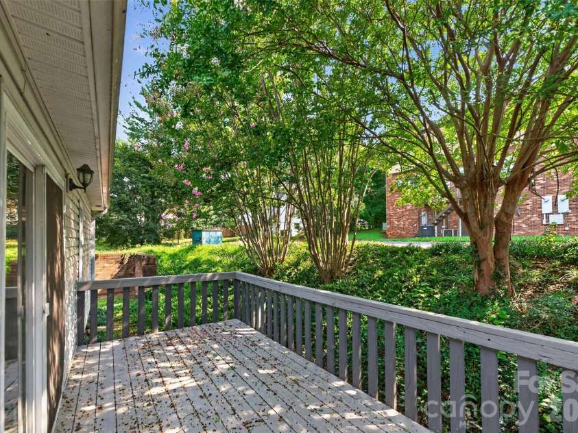 1326 Old Lenoir Road, Hickory, NC 28601.  MLS# CAR4409712, YatesRealty ID 40496. 