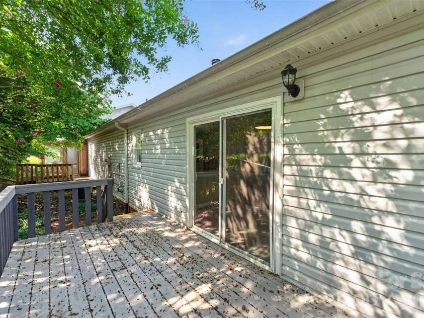 1326 Old Lenoir Road, Hickory, NC 28601.  MLS# CAR4409712, YatesRealty ID 40496. 