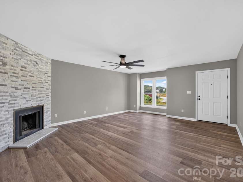 1326 Old Lenoir Road, Hickory, NC 28601.  MLS# CAR4409712, YatesRealty ID 40496. 