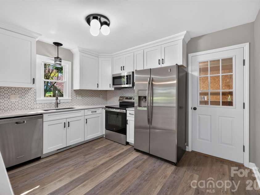 1326 Old Lenoir Road, Hickory, NC 28601.  MLS# CAR4409712, YatesRealty ID 40496. 