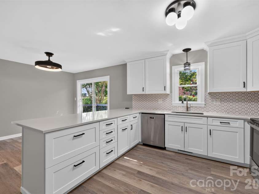1326 Old Lenoir Road, Hickory, NC 28601.  MLS# CAR4409712, YatesRealty ID 40496. 