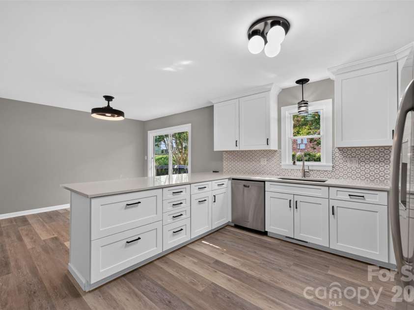 1326 Old Lenoir Road, Hickory, NC 28601.  MLS# CAR4409712, YatesRealty ID 40496. 
