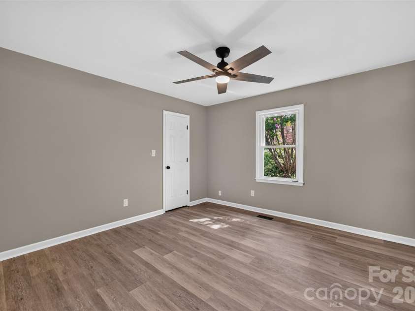 1326 Old Lenoir Road, Hickory, NC 28601.  MLS# CAR4409712, YatesRealty ID 40496. 