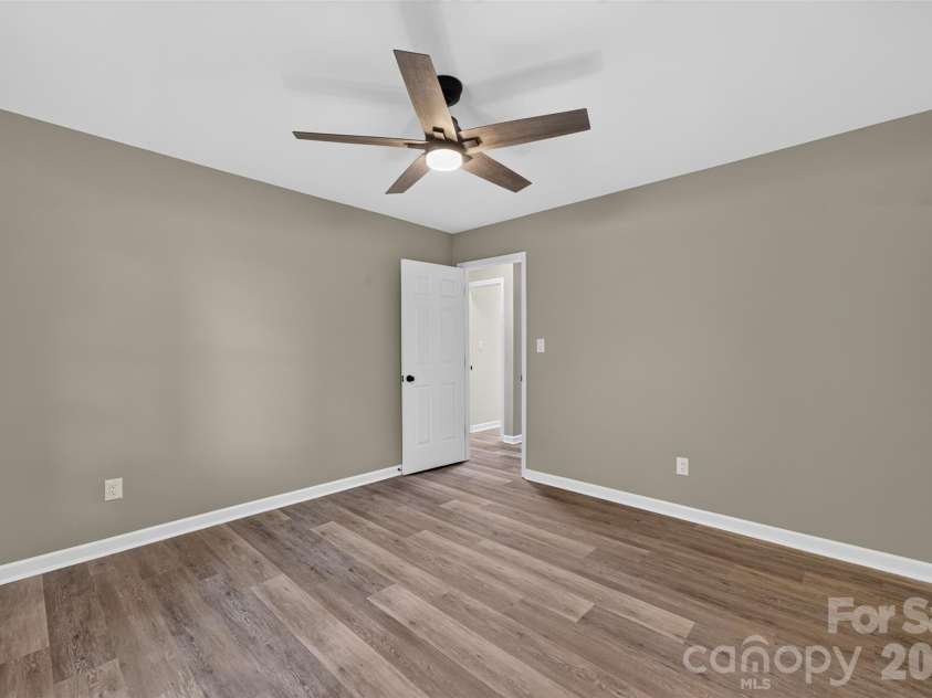 1326 Old Lenoir Road, Hickory, NC 28601.  MLS# CAR4409712, YatesRealty ID 40496. 