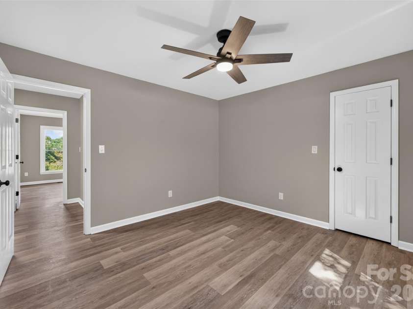 1326 Old Lenoir Road, Hickory, NC 28601.  MLS# CAR4409712, YatesRealty ID 40496. 
