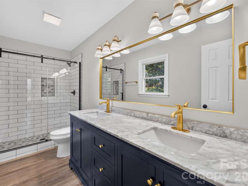 1326 Old Lenoir Road, Hickory, NC 28601.  MLS# CAR4409712, YatesRealty ID 40496. 