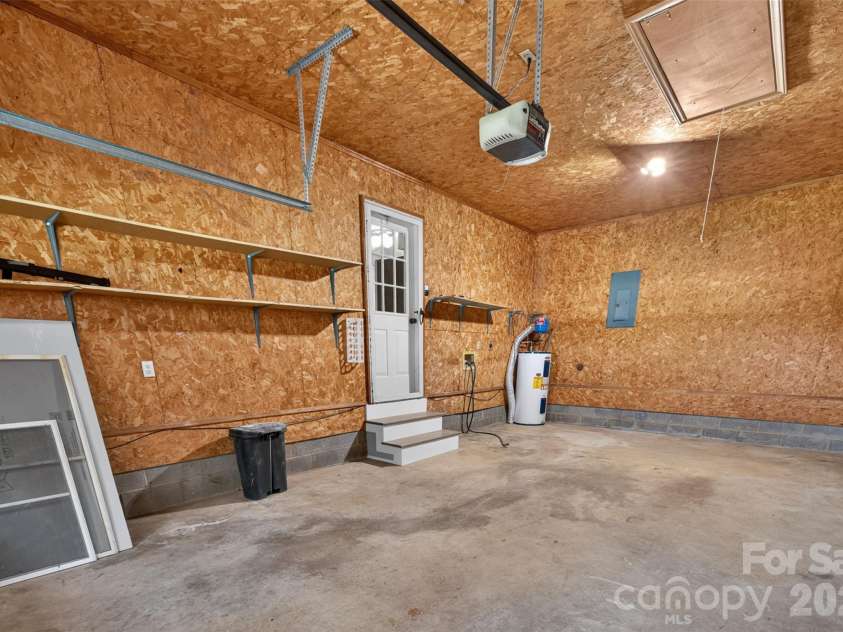 1326 Old Lenoir Road, Hickory, NC 28601.  MLS# CAR4409712, YatesRealty ID 40496. 