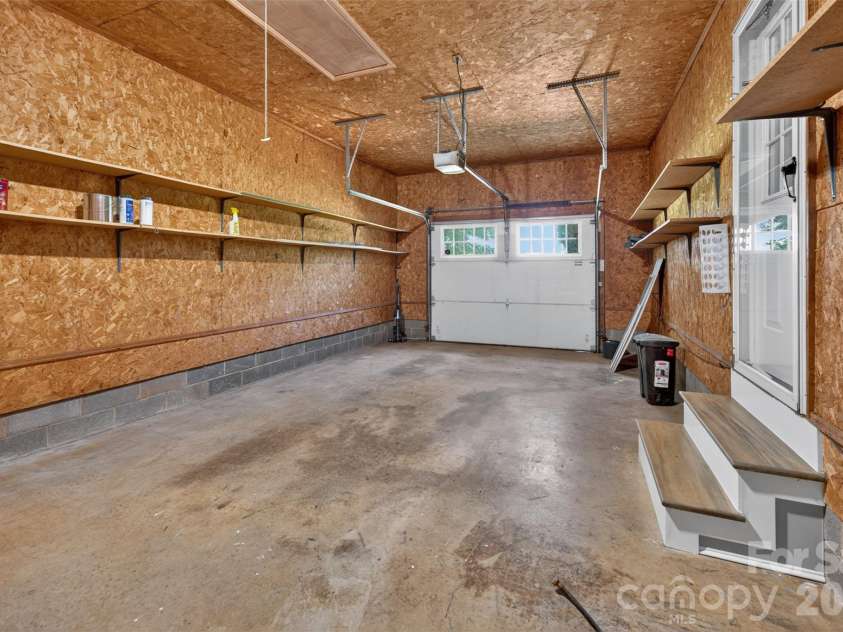 1326 Old Lenoir Road, Hickory, NC 28601.  MLS# CAR4409712, YatesRealty ID 40496. 