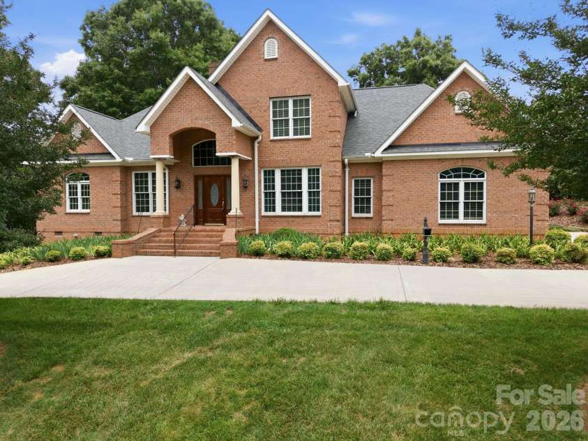 540 Hickory Drive, Salisbury, NC 28144.  MLS# CAR4390191, YatesRealty ID 40500. 