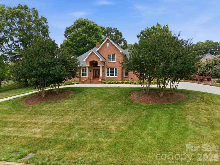 540 Hickory Drive, Salisbury, NC 28144.  MLS# CAR4390191, YatesRealty ID 40500. 