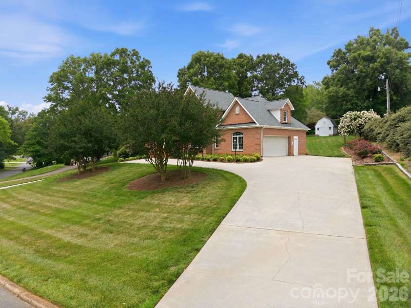 540 Hickory Drive, Salisbury, NC 28144.  MLS# CAR4390191, YatesRealty ID 40500. 