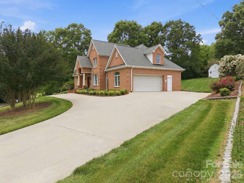 540 Hickory Drive, Salisbury, NC 28144.  MLS# CAR4390191, YatesRealty ID 40500. 