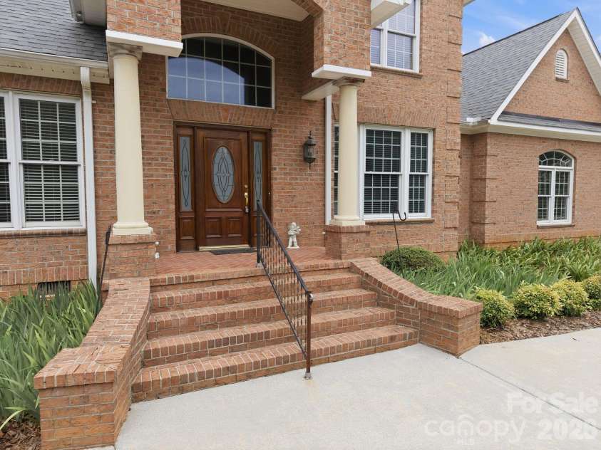 540 Hickory Drive, Salisbury, NC 28144.  MLS# CAR4390191, YatesRealty ID 40500. 