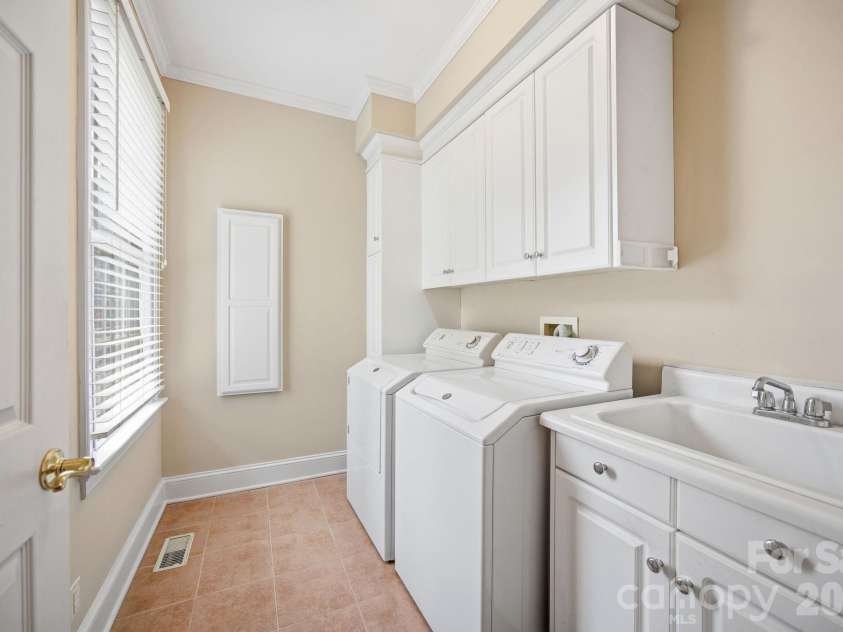 540 Hickory Drive, Salisbury, NC 28144.  MLS# CAR4390191, YatesRealty ID 40500. 