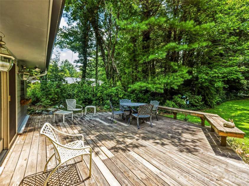 2526 Kanuga Road, Hendersonville, NC 28739.  MLS# CAR4407508, YatesRealty ID 40502. 