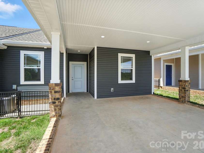 1518 29th Street, Hickory, NC 28602.  MLS# CAR4409061, YatesRealty ID 40505. 
