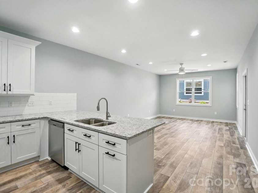 1518 29th Street, Hickory, NC 28602.  MLS# CAR4409061, YatesRealty ID 40505. 