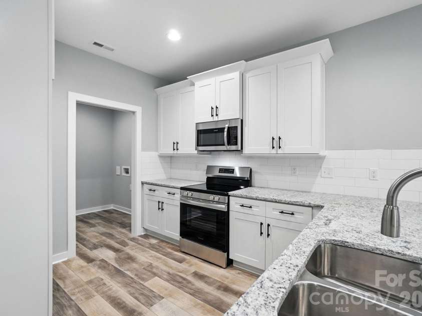 1518 29th Street, Hickory, NC 28602.  MLS# CAR4409061, YatesRealty ID 40505. 