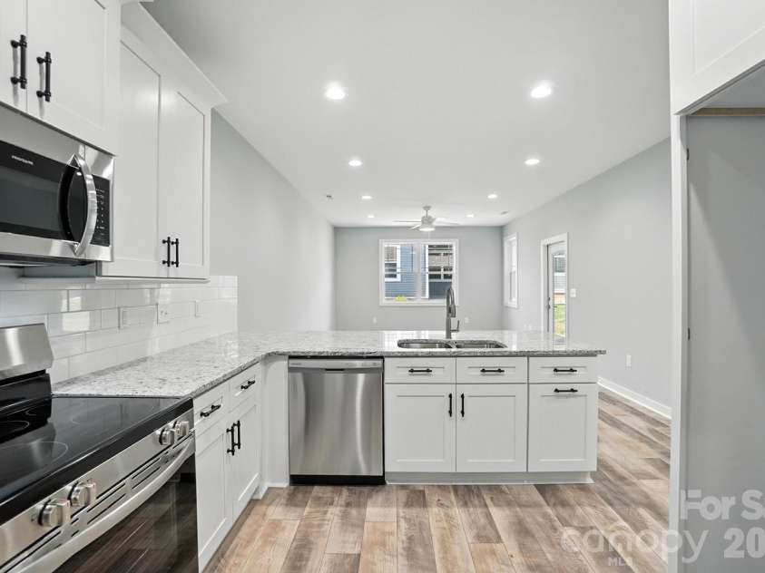 1518 29th Street, Hickory, NC 28602.  MLS# CAR4409061, YatesRealty ID 40505. 