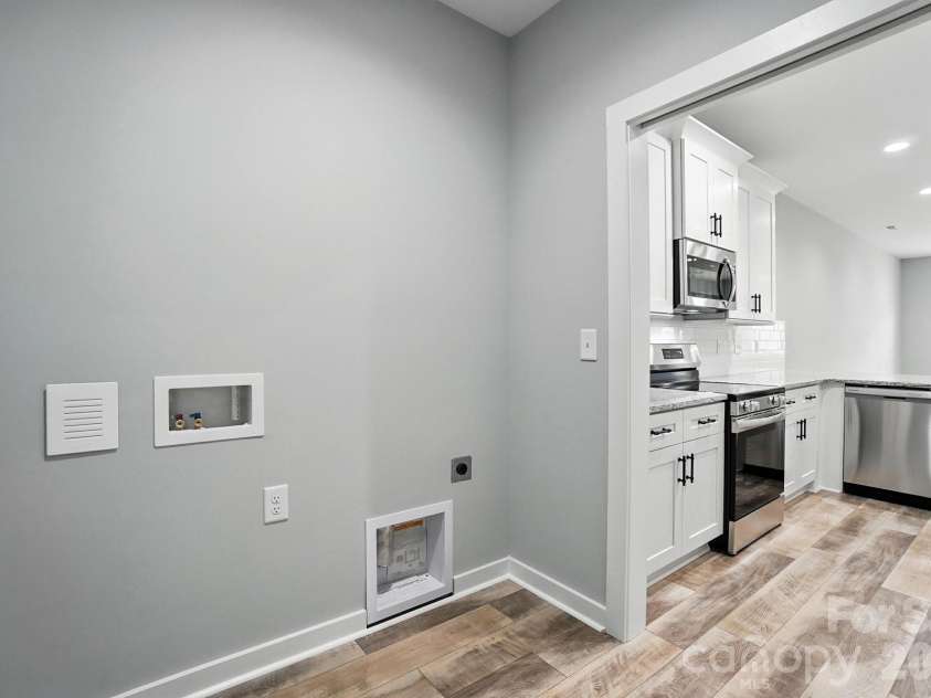 1518 29th Street, Hickory, NC 28602.  MLS# CAR4409061, YatesRealty ID 40505. 