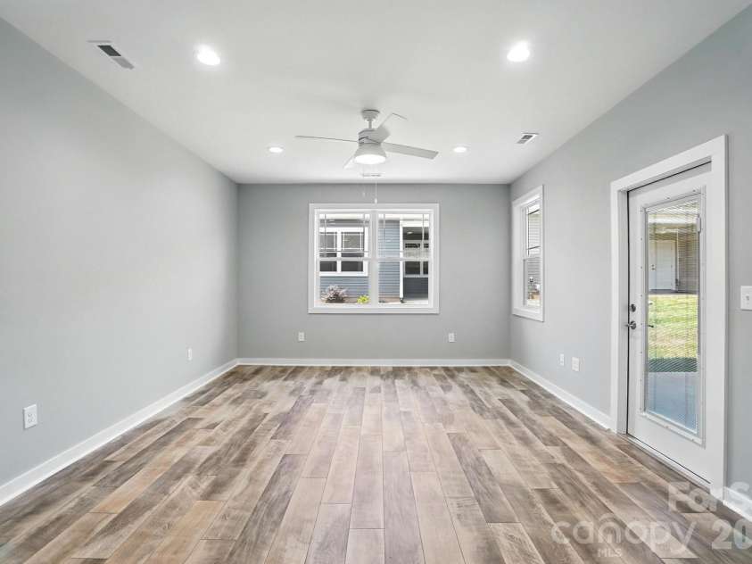 1518 29th Street, Hickory, NC 28602.  MLS# CAR4409061, YatesRealty ID 40505. 