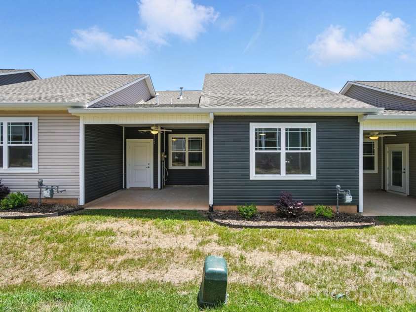 1518 29th Street, Hickory, NC 28602.  MLS# CAR4409061, YatesRealty ID 40505. 