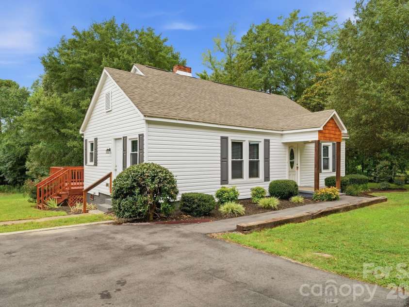 192 Flower House Loop, Troutman, NC 28166.  MLS# CAR4406895, YatesRealty ID 40512. 