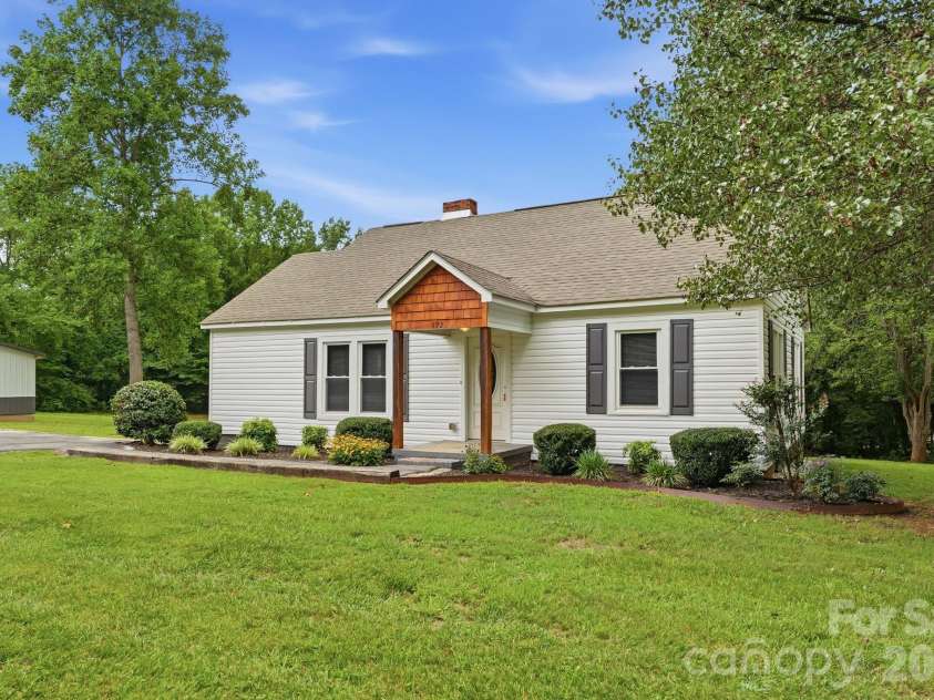192 Flower House Loop, Troutman, NC 28166.  MLS# CAR4406895, YatesRealty ID 40512. 