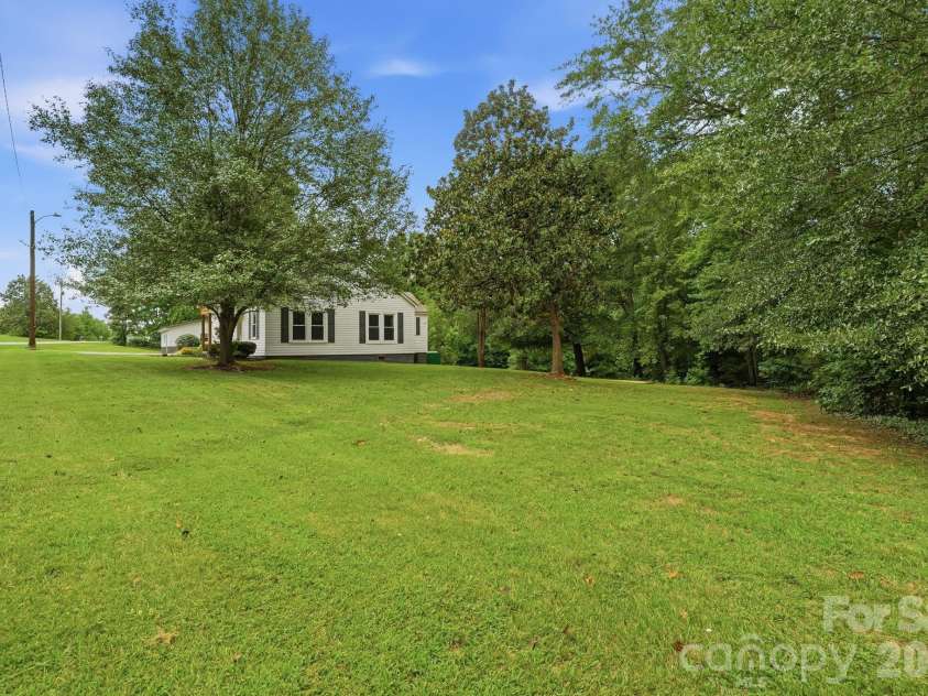 192 Flower House Loop, Troutman, NC 28166.  MLS# CAR4406895, YatesRealty ID 40512. 