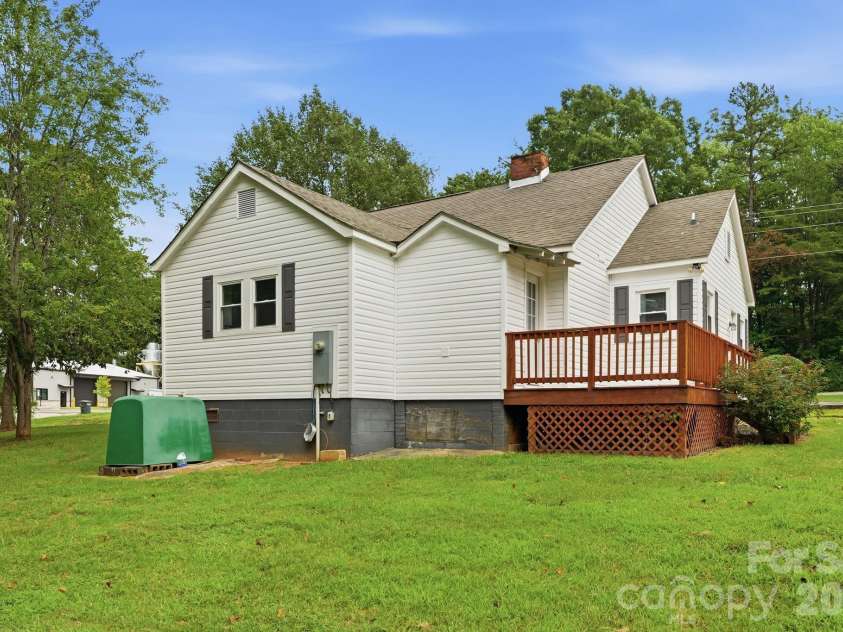 192 Flower House Loop, Troutman, NC 28166.  MLS# CAR4406895, YatesRealty ID 40512. 