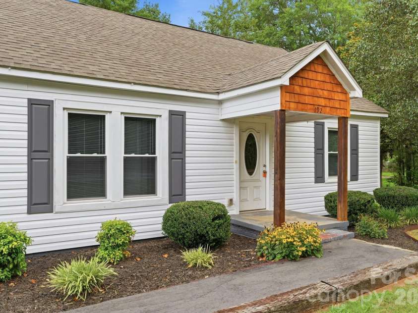192 Flower House Loop, Troutman, NC 28166.  MLS# CAR4406895, YatesRealty ID 40512. 